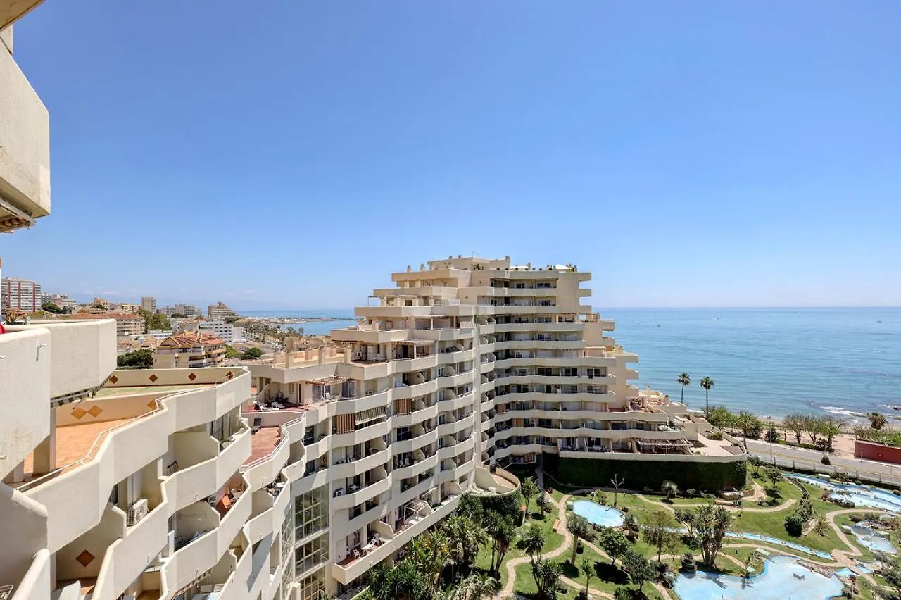 095 - Bright & Comfortable Holiday Apartment With Water Park & Sea Views Benalmadena