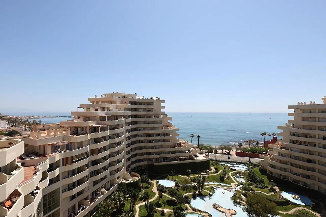 095 - Bright & Comfortable Holiday Apartment With Water Park & Sea Views Benalmadena