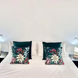 https://gatu-premium-villa-flamenca.hotelsincadiz.net