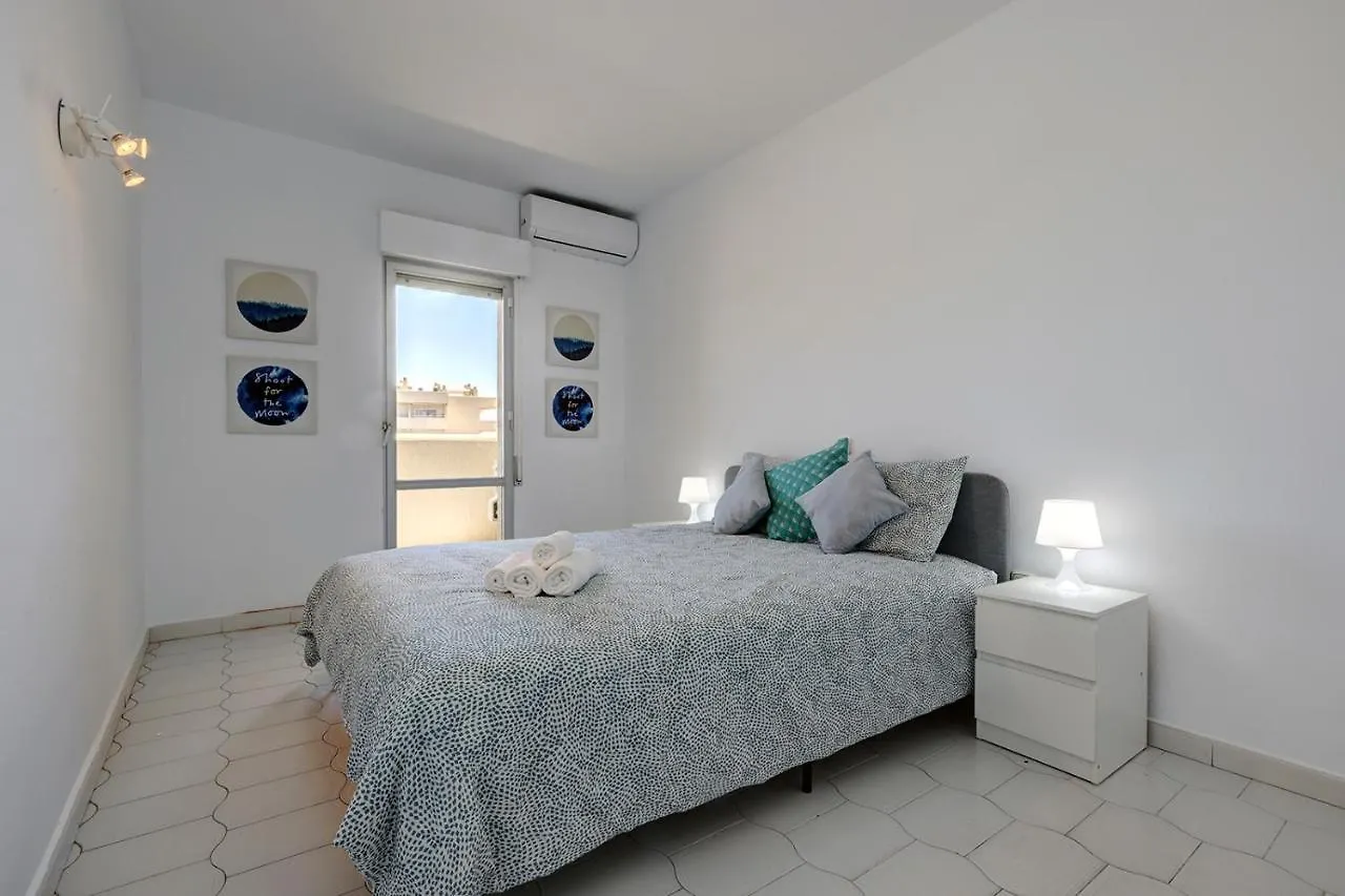 095 - Bright & Comfortable Holiday Apartment With Water Park & Sea Views Benalmadena